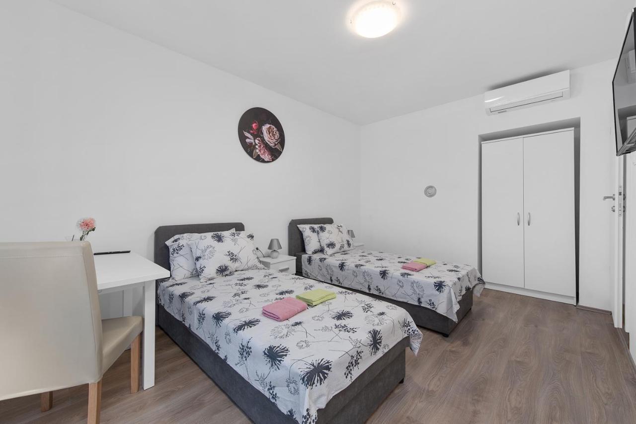 Pomerio Apartments غييكا المظهر الخارجي الصورة